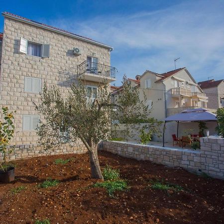 Apartments With A Parking Space Sutivan, Brac - 752 Exterior photo