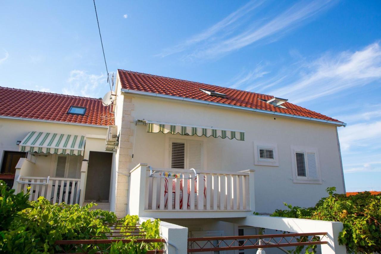 Apartments With A Parking Space Sutivan, Brac - 752 Exterior photo