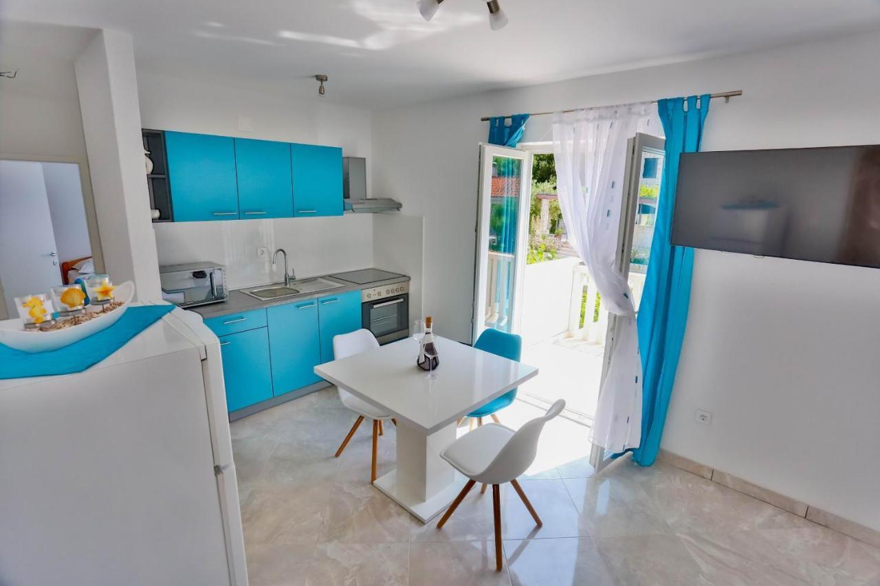 Apartments With A Parking Space Sutivan, Brac - 752 Exterior photo